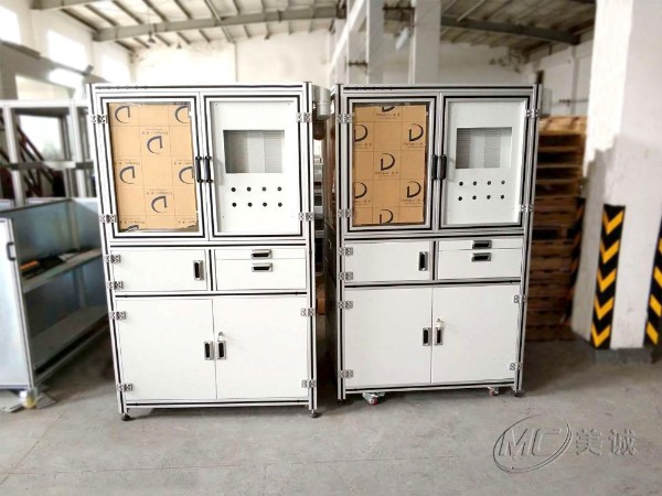 做一個(gè)工業(yè)鋁型材展示柜的價(jià)格貴么？