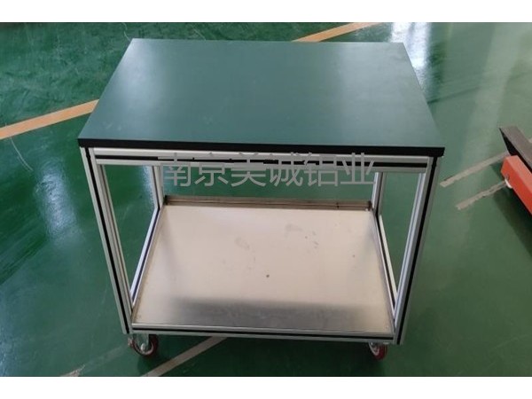 各種各樣的鋁型材工作臺框架在廠(chǎng)定制