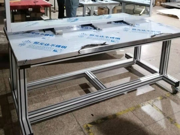 熱門(mén)重型鋁型材多功能工作臺今天出貨